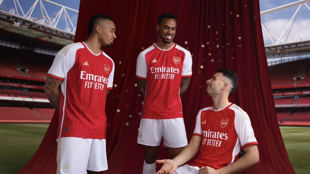 post card post-camiseta-del-arsenal-players en tamaño grande.webp